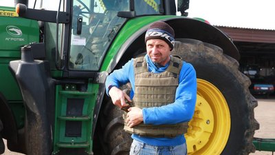 Перш ніж засіяти сочевицю, витягали з землі "Смерчі". Як у громаді на Запоріжжі розпочали посівну