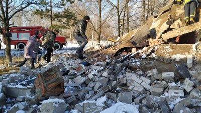 У селі на Волині розбирають залишки шкільної котельні. Що буде з будівлею і коли підключать опалення У селі на Волині розбирають залишки шкільної котельні. Що буде з будівлею і коли підключать опалення