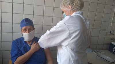 У Херсоні першим отримав вакцину завідувач інсультного центру міської лікарні У Херсоні першим отримав вакцину завідувач інсультного центру міської лікарні