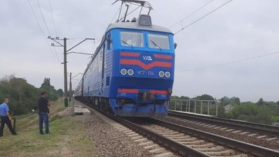 Лежала біля колій: на Харківщині потяг зачепив пенсіонерку, жінка загинула