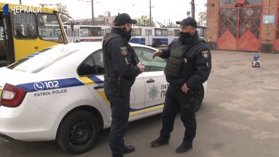 У Черкасах дезінфікують автівки У Черкасах дезінфікують автівки