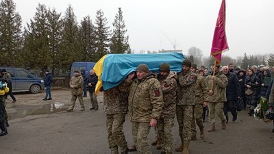 У Тернополі попрощалися із загиблим бійцем Тарасом Холявою У Тернополі попрощалися із загиблим бійцем Тарасом Холявою