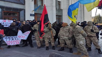 У Тернополі представники "Правого сектору" вийшли на акцію ветеранської непокори “Рішуче дій” У Тернополі представники "Правого сектору" вийшли на акцію ветеранської непокори “Рішуче дій”