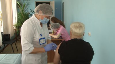 У Черкасах вакцинували працівників дитячих садочків