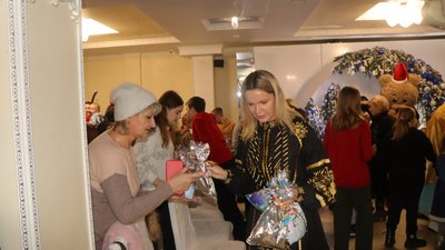 В Охтирці для дітей вразливих категорій провели свято Миколая В Охтирці для дітей вразливих категорій провели свято Миколая