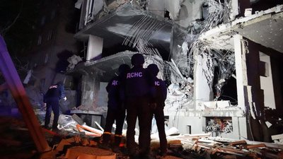 Російські військові випустили по Києву п'ять ракет, десятеро людей постраждало. Що відомо