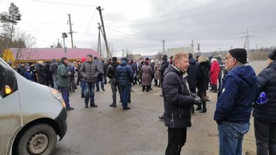 Перекрили дорогу: на Харківщині протестують проти газовидобутку Перекрили дорогу: на Харківщині протестують проти газовидобутку
