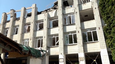 "Ми відбудуємо наш ліцей і над ним майорітиме жовто-блакитний стяг, як символ незламності" – директор Іван Денисюк "Ми відбудуємо наш ліцей і над ним майорітиме жовто-блакитний стяг, як символ незламності" – директор Іван Денисюк