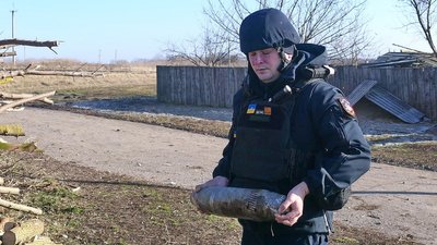 "Пішли готувати чай – і почався обстріл". Мешканці села Студенок на Сумщині розповіли про артудар з боку РФ "Пішли готувати чай – і почався обстріл". Мешканці села Студенок на Сумщині розповіли про артудар з боку РФ