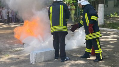 Що робити під час артобстрілу та як захиститись від мін. В Одесі рятувальники навчали лікарів. ВІДЕО Що робити під час артобстрілу та як захиститись від мін. В Одесі рятувальники навчали лікарів. ВІДЕО