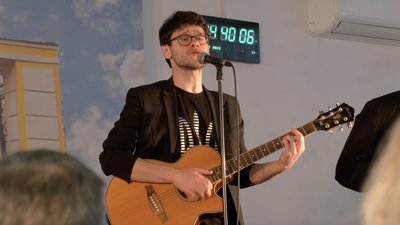 У Черкасах для захисників, які відновлюються після поранень влаштували концерт У Черкасах для захисників, які відновлюються після поранень влаштували концерт