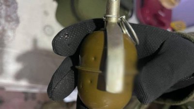 Поліцейські вилучили у канівчанина гранати та наркотики Поліцейські вилучили у канівчанина гранати та наркотики