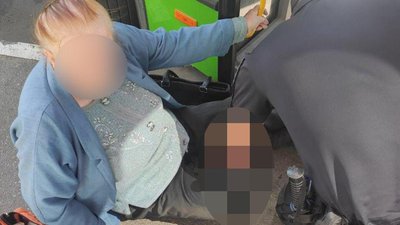 У Харкові автобус наїхав на бабцю на зупинці — вона у лікарні У Харкові автобус наїхав на бабцю на зупинці — вона у лікарні
