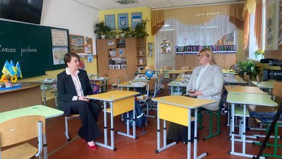 Ольга Хома, директорка обласного департаменту освіти і науки та кореспондентка Суспільного Богдана Савицька під час інтерв'ю Ольга Хома, директорка обласного департаменту освіти і науки та кореспондентка Суспільного Богдана Савицька під час інтерв'ю