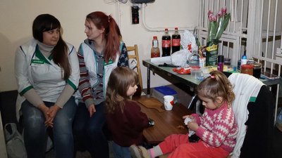 "Почуття обов'язку": харківські провізорки разом із дітьми місяць живуть на роботі "Почуття обов'язку": харківські провізорки разом із дітьми місяць живуть на роботі