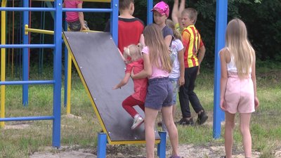 У селі Закутинці на Житомирщині встановили спортивний майданчик У селі Закутинці на Житомирщині встановили спортивний майданчик