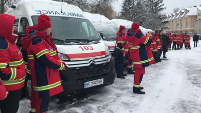 Реанімація на колесах: бригада волинських медиків отримала нові санітарні авто Реанімація на колесах: бригада волинських медиків отримала нові санітарні авто