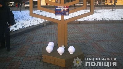 У Рівному пошкодили юдейський атрибут — ханукію У Рівному пошкодили юдейський атрибут — ханукію