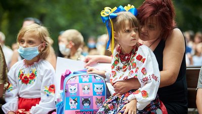 В Івано-Франківську 70 дітей отримали шкільне приладдя на святі "першого портфелика"