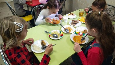 ”Змінилися продукти та обсяги”. Чи звикли діти та кухарі на Кіровоградщині до нового шкільного меню