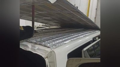 Контрабанду сигарет виявили у мікроавтобусі, який їхав з України в Угорщину Контрабанду сигарет виявили у мікроавтобусі, який їхав з України в Угорщину