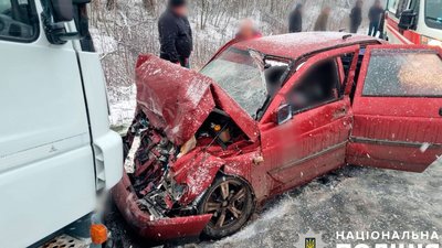 Зіткнення з вантажівкою: на Полтавщині в аварії загинули двоє людей Зіткнення з вантажівкою: на Полтавщині в аварії загинули двоє людей