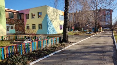 Поліція розслідує ймовірне зв’язування дівчинки скотчем у дитсадку на Полтавщині Поліція розслідує ймовірне зв’язування дівчинки скотчем у дитсадку на Полтавщині