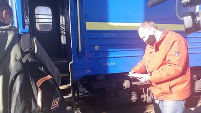 "Червона" зона на Херсонщині: нові правила проїзду відтепер і у потягах міжрегіонального сполучення "Червона" зона на Херсонщині: нові правила проїзду відтепер і у потягах міжрегіонального сполучення