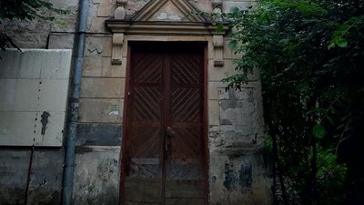 В історичній частині Чернівців реставрують двері: як отримати співфінансування від міськради