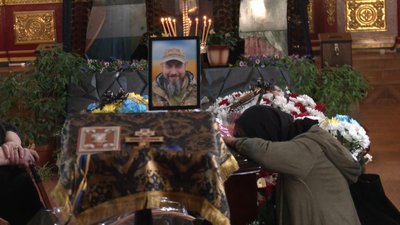 Не дожив один день до свого 47-річчя: у Хмельницькому попрощалися з бійцем Ростиславом Чайковським