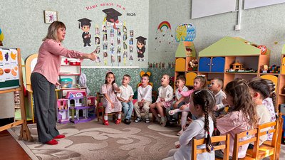заняття з англійської мови у дитсадку радість в новодністровську