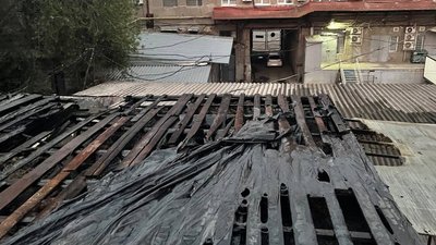 У Харкові 25 рятувальників гасили пожежу в районі Центрального ринку У Харкові 25 рятувальників гасили пожежу в районі Центрального ринку