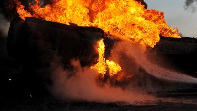 Пожежі на Чернігівщині: у Ніжинському районі горів бензовоз "МАЗ"