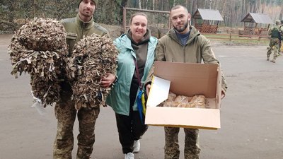 "Я хочу бачити більше щасливих очей": історія волонтерки Марини Лебідь з Сумщини "Я хочу бачити більше щасливих очей": історія волонтерки Марини Лебідь з Сумщини