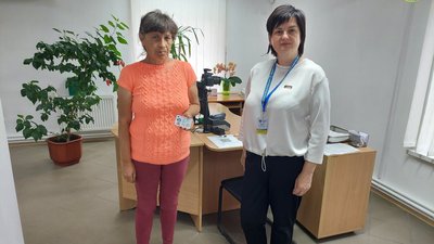 Переселенка з Донеччини отримала перший паспорт громадянина України на Рівненщині