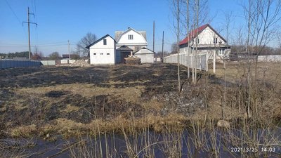 На Рівненщині штрафували селян, які палили суху траву На Рівненщині штрафували селян, які палили суху траву