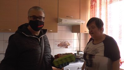 Члени громадського руху "300 миколаївців" під час карантину розвозять їжу та ліки Члени громадського руху "300 миколаївців" під час карантину розвозять їжу та ліки