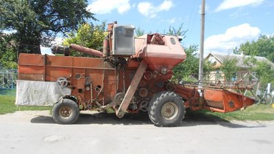 На Рівненщині комбайн зачепив пішохода. Чоловік загинув