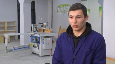 В Івано-Франківську студенти виготовляють ліжка для ЗСУ В Івано-Франківську студенти виготовляють ліжка для ЗСУ