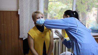 У Мелітополі відкрили ще один центр масової вакцинації У Мелітополі відкрили ще один центр масової вакцинації