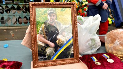 Загинули на Донеччині. У Кропивницькому попрощались з бійцями Анатолієм Тебякіним і Андрієм Нещадіменком Загинули на Донеччині. У Кропивницькому попрощались з бійцями Анатолієм Тебякіним і Андрієм Нещадіменком