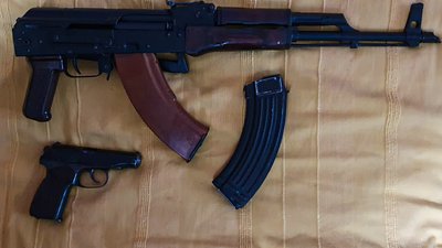 У Києві правоохоронці затримали групу псевдополіцейських, які грабували жителів У Києві правоохоронці затримали групу псевдополіцейських, які грабували жителів
