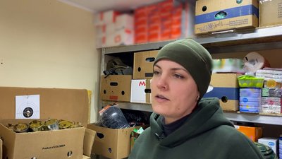 Волонтери Чернігівщини відвезли до Бахмута п'ять бусів з гуманітарним вантажем Волонтери Чернігівщини відвезли до Бахмута п'ять бусів з гуманітарним вантажем