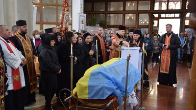 У громаді на Тернопільщині попрощалися з двома загиблими військовослужбовцями У громаді на Тернопільщині попрощалися з двома загиблими військовослужбовцями