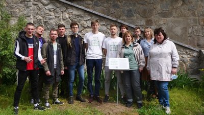 На Житомирщині студенти та викладачі університету розкривають дендрологічні таємниці міського парку На Житомирщині студенти та викладачі університету розкривають дендрологічні таємниці міського парку
