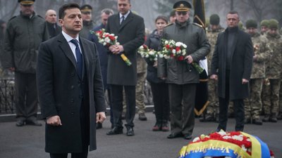 Зеленський вшанував пам'ять Героїв Крут