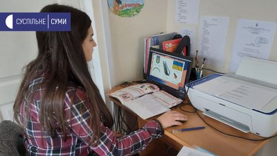 У 30 школі в Сумах батьки привели дітей у школи, протестуючи проти дистанційного навчання У 30 школі в Сумах батьки привели дітей у школи, протестуючи проти дистанційного навчання