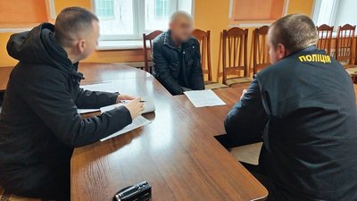 На Житомирщині киянин організував торгівлю наркотиками у колонії: чотирьом чоловікам оголошено підозру