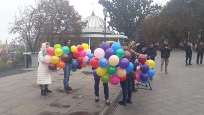 "Не повинно бути сторонніх людей". В Одесі стартувала щорічна акція "Збери добрий подарунок" "Не повинно бути сторонніх людей". В Одесі стартувала щорічна акція "Збери добрий подарунок"