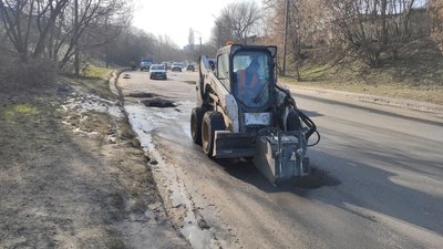 У Луцьку розпочали аварійний ремонт доріг У Луцьку розпочали аварійний ремонт доріг
